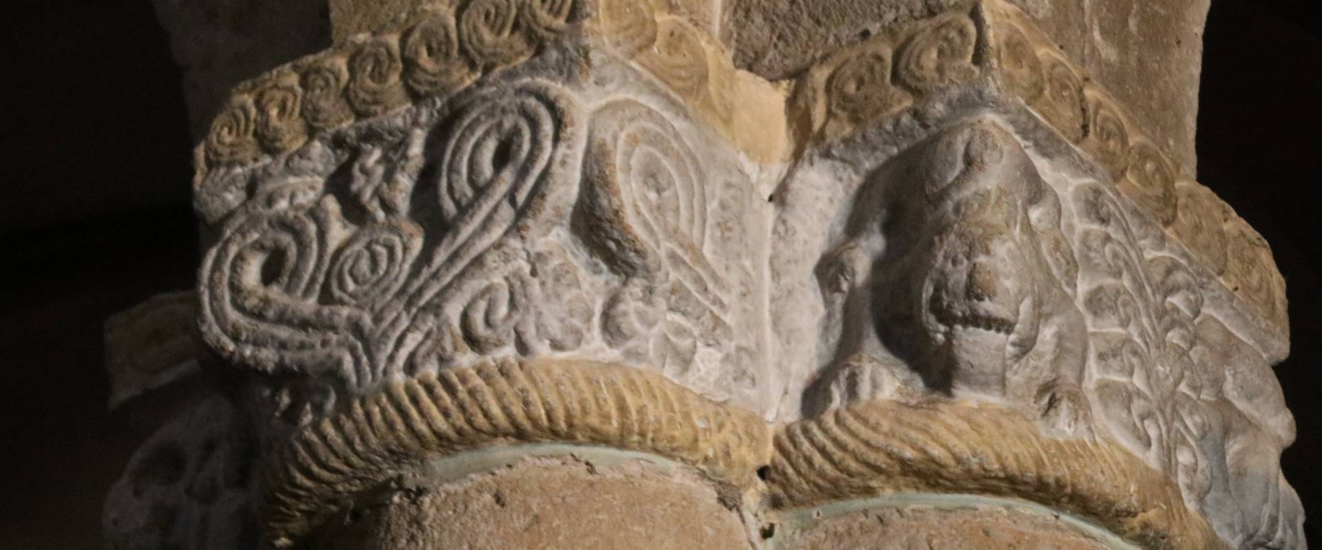 Collegiata di Santa Maria (Castell'Arquato), capitello, inizi sec. xii 06 foto di Mongolo1984